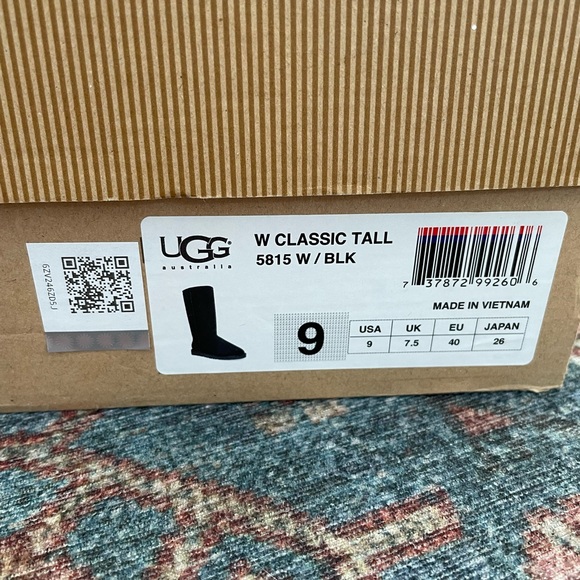 UGG Tall boots size 9 - Picture 10 of 11